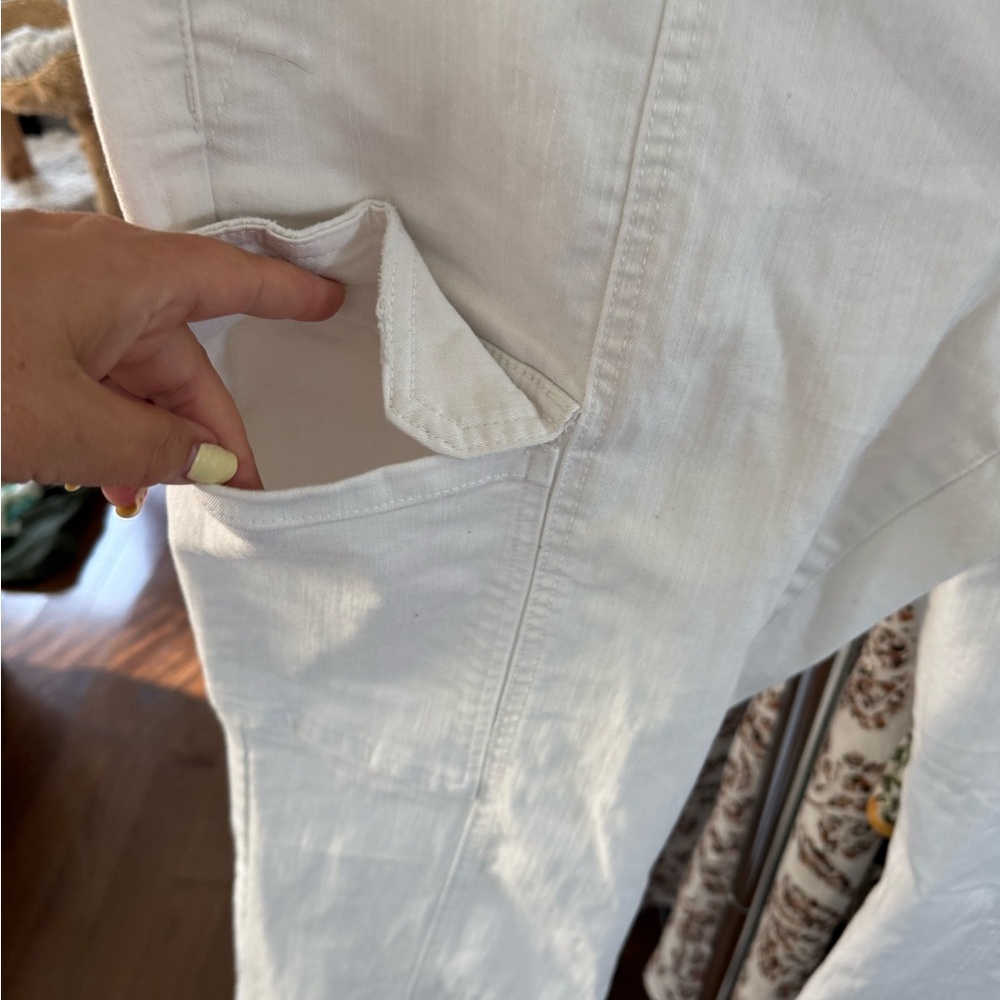 WoMen's White Cargo Pants - Picture 4 of 6